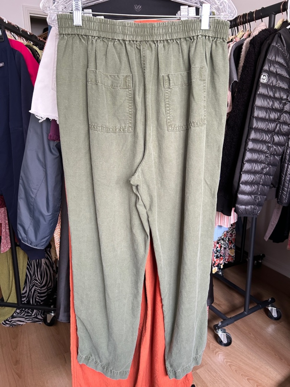 J. Crew 55% Linen Pants. Size Small. 26” inseam. Functional front/back pockets - Picture 2 of 5